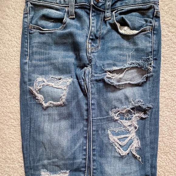 american eagle ripped jeans - Picture 2 of 4